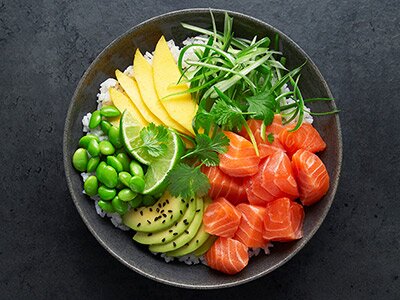 Poke bowl con salmone norvegese
